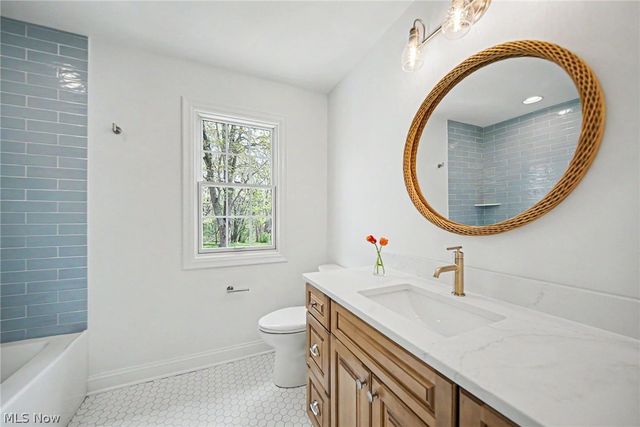 35 Greentree Road, Moreland Hills, OH 44022