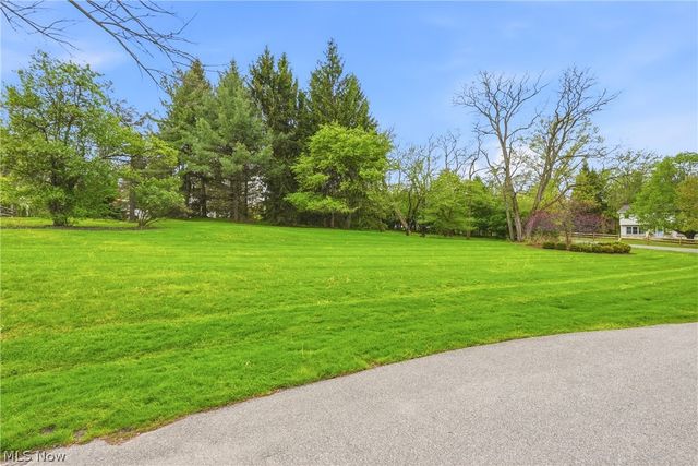 35 Greentree Road, Moreland Hills, OH 44022