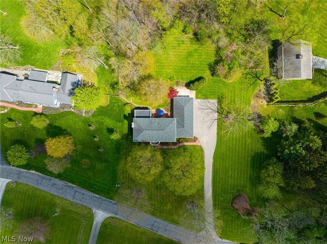 35 Greentree Road, Moreland Hills, OH 44022
