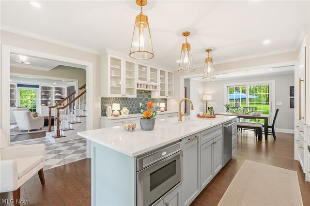 35 Greentree Road, Moreland Hills, OH 44022
