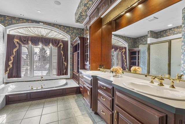 324 E HADDONSTONE DRIVE, Appleton, WI 54913