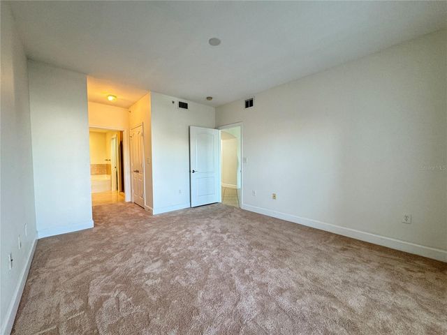 808 3RD AVENUE W 301, Bradenton, FL 34205