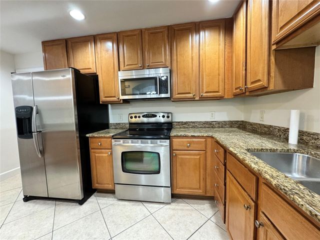 808 3RD AVENUE W 301, Bradenton, FL 34205