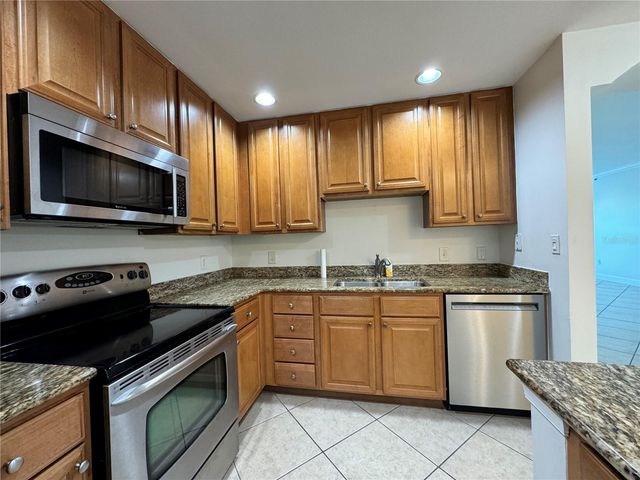 808 3RD AVENUE W 301, Bradenton, FL 34205