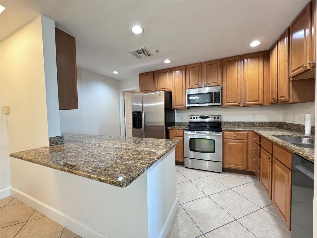 808 3RD AVENUE W 301, Bradenton, FL 34205