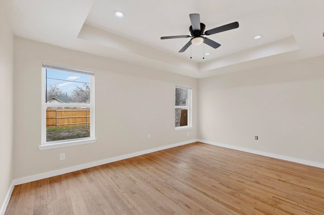 1518 Oak Street, Grand Prairie, TX 75050