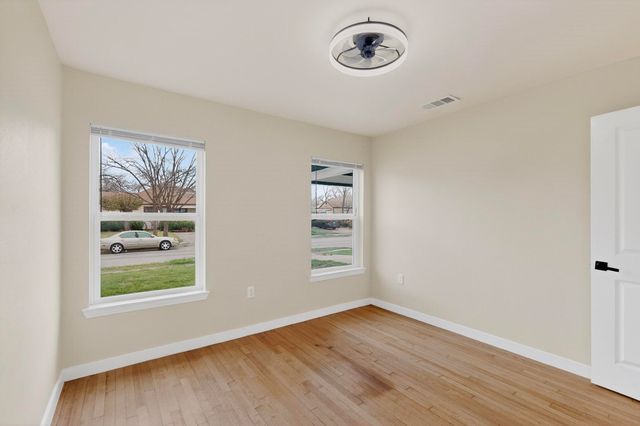 1518 Oak Street, Grand Prairie, TX 75050