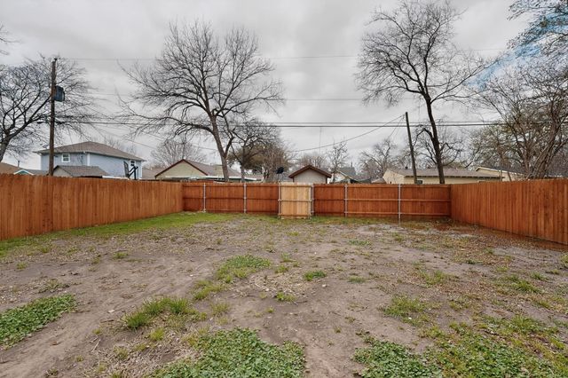 1518 Oak Street, Grand Prairie, TX 75050