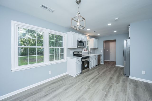 104 Forest Lane, Summerville, SC 29486