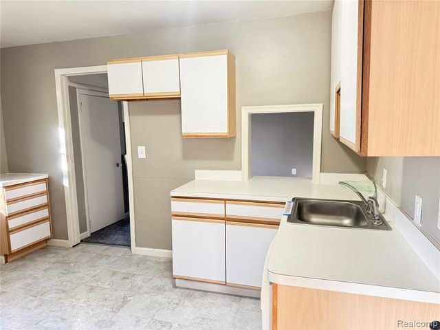 22851 Colgate Street, Farmington, MI 48336