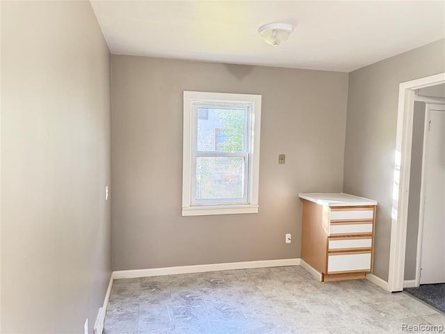 22851 Colgate Street, Farmington, MI 48336