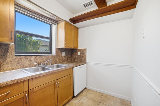 2895 Via Del Lago, Lake Worth, FL 33461