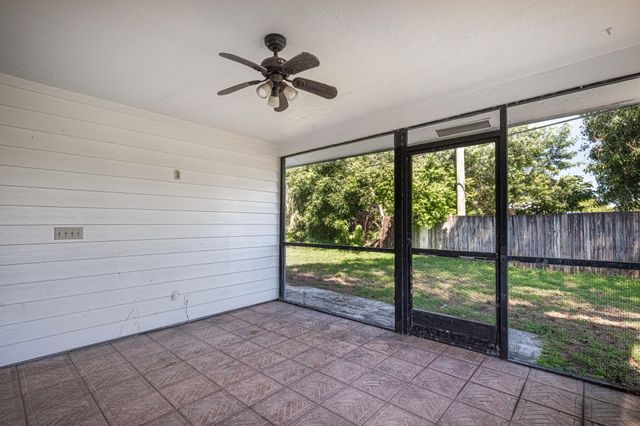 2895 Via Del Lago, Lake Worth, FL 33461