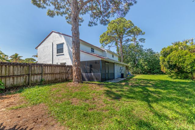 2895 Via Del Lago, Lake Worth, FL 33461