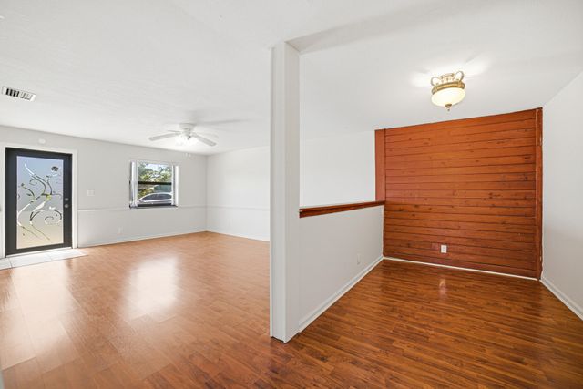 2895 Via Del Lago, Lake Worth, FL 33461