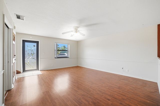 2895 Via Del Lago, Lake Worth, FL 33461