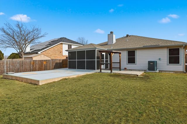 205 Broken Arrow, Krum, TX 76249