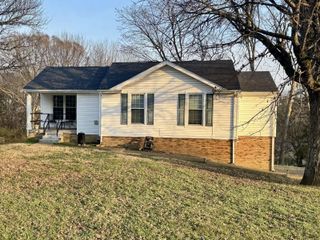 618 Debbie Dr, Hermitage, TN 37076