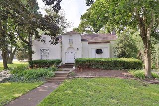 5 Chevy Chase Drive, Buffalo Grove, IL 60089