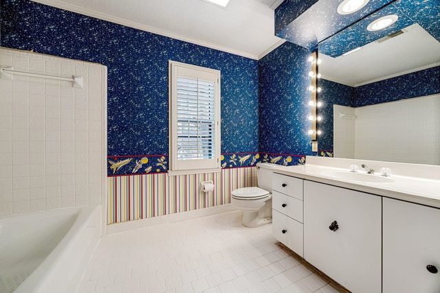 1330 PEBBLE CREEK LN, Memphis, TN 38120