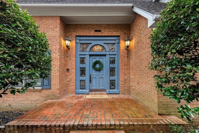 1330 PEBBLE CREEK LN, Memphis, TN 38120