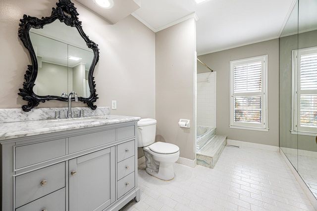 1330 PEBBLE CREEK LN, Memphis, TN 38120