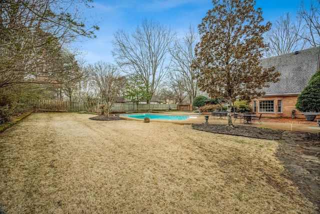 1330 PEBBLE CREEK LN, Memphis, TN 38120