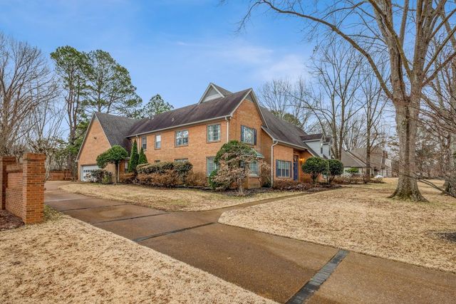 1330 PEBBLE CREEK LN, Memphis, TN 38120