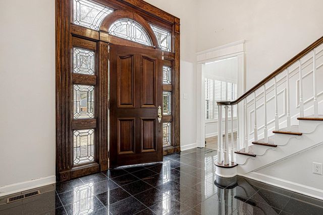 1330 PEBBLE CREEK LN, Memphis, TN 38120