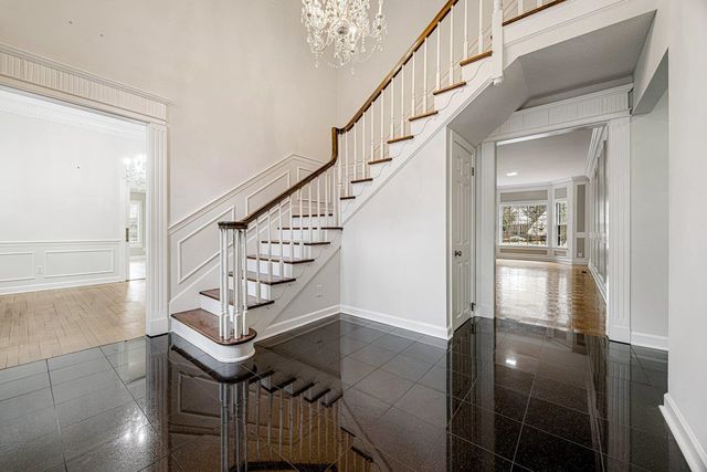 1330 PEBBLE CREEK LN, Memphis, TN 38120