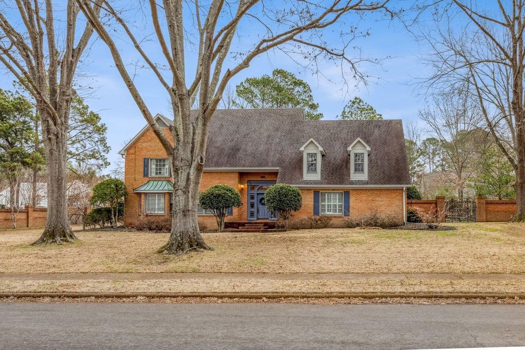 1330 PEBBLE CREEK LN, Memphis, TN 38120