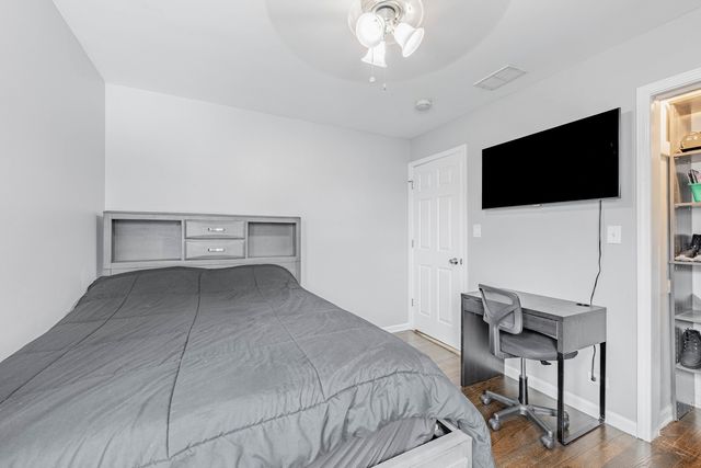 8036 Newland Avenue, Burbank, IL 60459