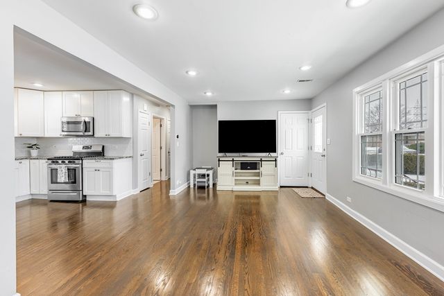 8036 Newland Avenue, Burbank, IL 60459