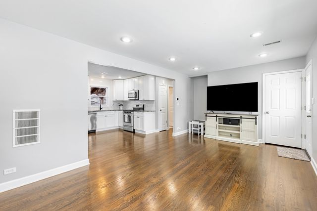 8036 Newland Avenue, Burbank, IL 60459