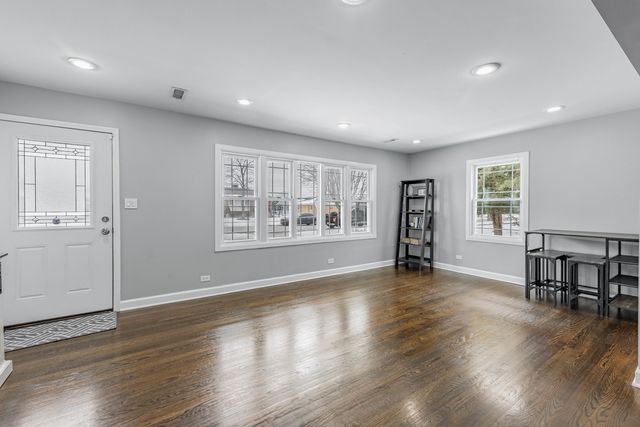 8036 Newland Avenue, Burbank, IL 60459