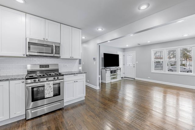 8036 Newland Avenue, Burbank, IL 60459