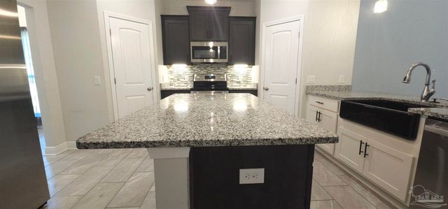 7071 Flintwood St, Navarre, FL 32566