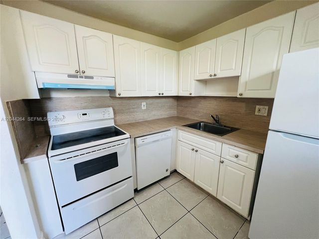 2050 NW 89th Avenue 108, Pembroke Pines, FL 33028