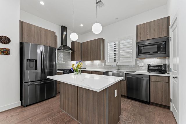 5827 Dolores Street, Houston, TX 77057