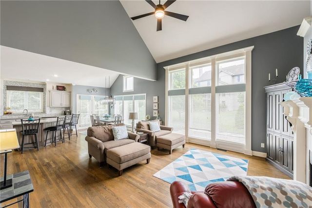 9623 N Crescent Court, Kansas City, MO 64157