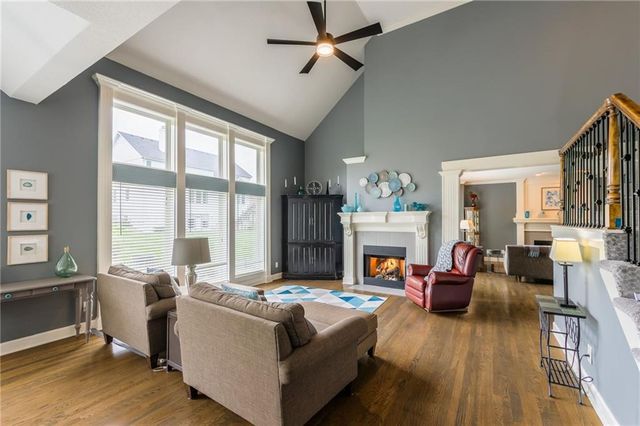 9623 N Crescent Court, Kansas City, MO 64157