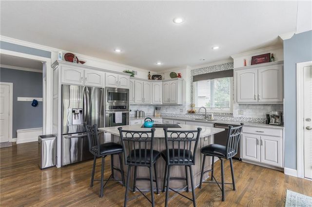 9623 N Crescent Court, Kansas City, MO 64157