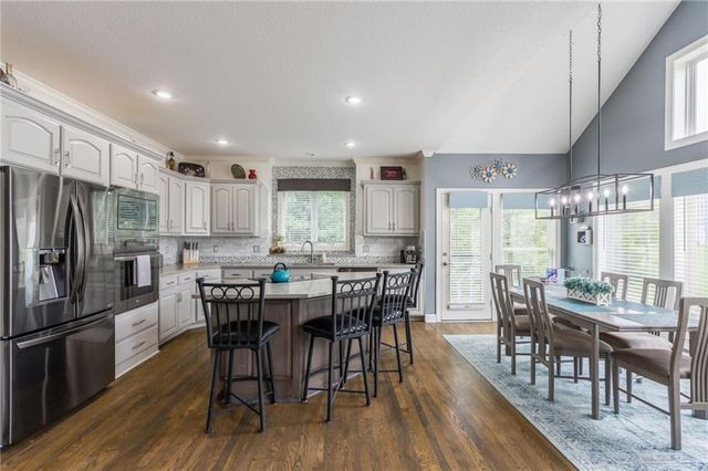 9623 N Crescent Court, Kansas City, MO 64157