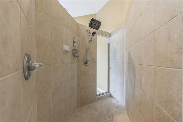 9623 N Crescent Court, Kansas City, MO 64157