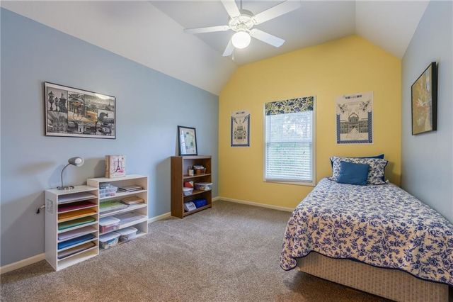 9623 N Crescent Court, Kansas City, MO 64157