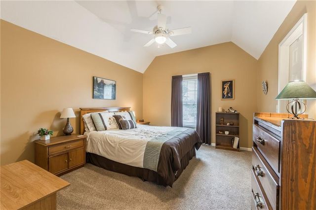 9623 N Crescent Court, Kansas City, MO 64157