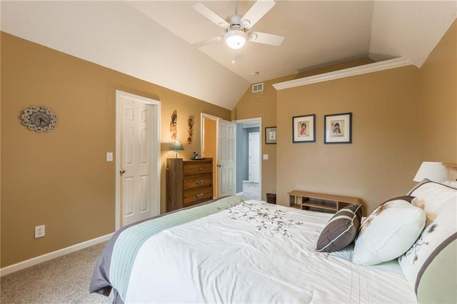 9623 N Crescent Court, Kansas City, MO 64157