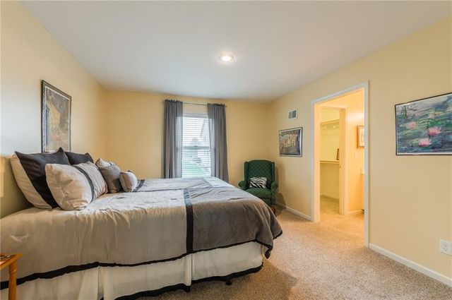 9623 N Crescent Court, Kansas City, MO 64157