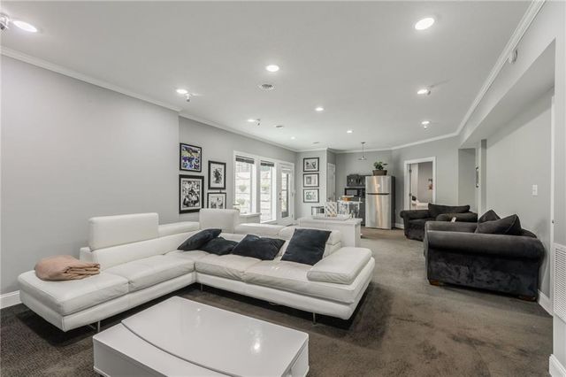 9623 N Crescent Court, Kansas City, MO 64157