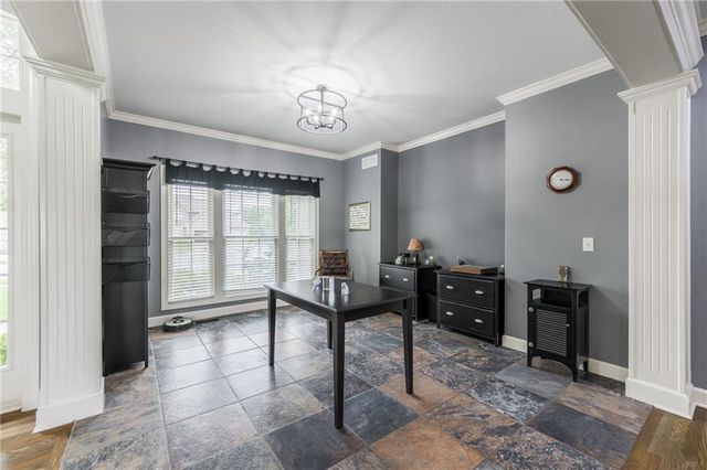9623 N Crescent Court, Kansas City, MO 64157